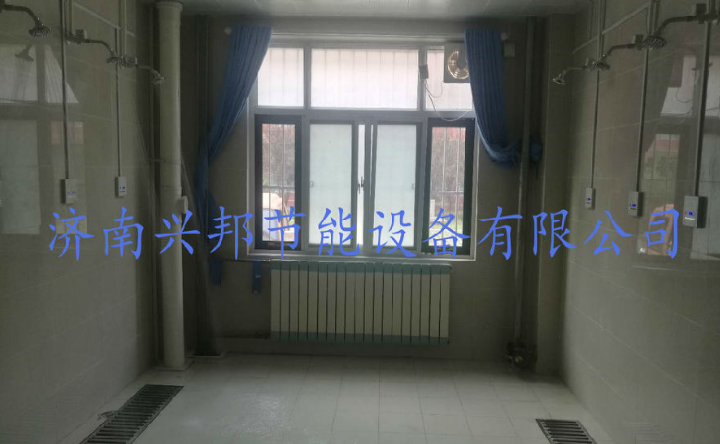 山东省济钢高级中学使用红外感应淋浴器