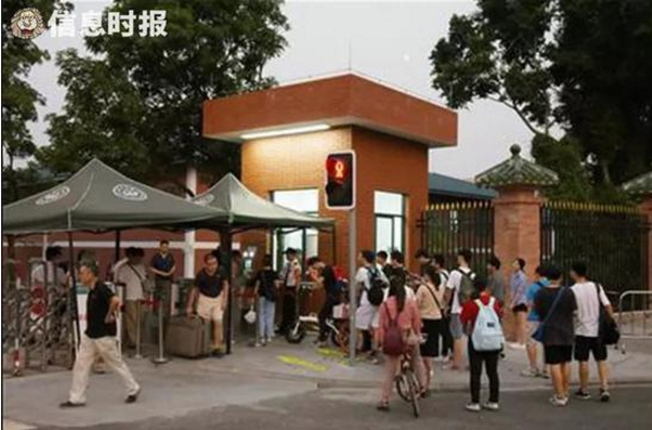 门禁——学生刷卡or人脸识别、外来人员刷身份证